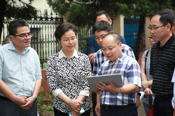 陈国妹副市长赴拱宸桥小学调研护校安园工作