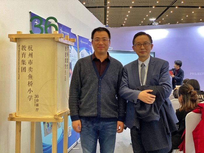 图为罗才军校长和蒲公英教育智库总裁《新校长》杂志总编辑李斌合影