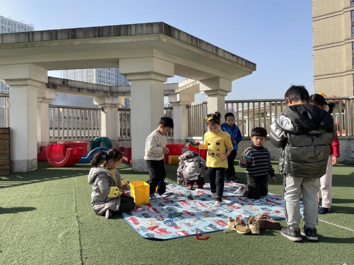 阳光下的游戏