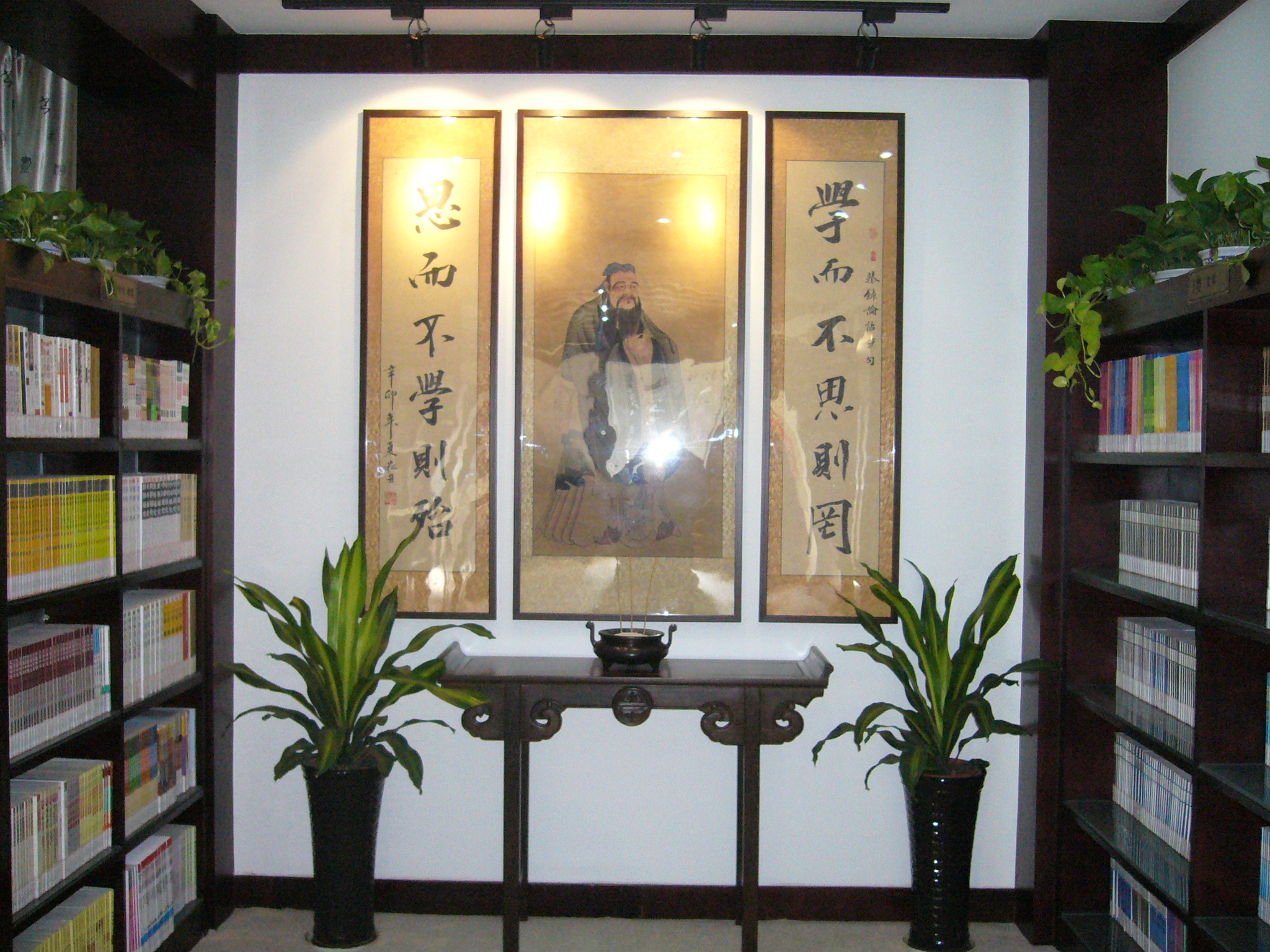 明仁书院（孔子像）